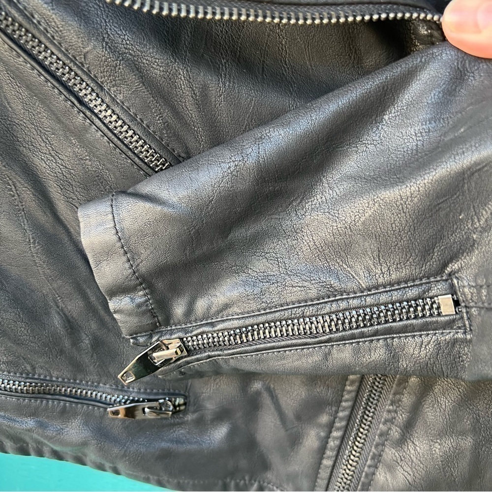 BLANK NYC VEGAN LEATHER MOTO JACKET SIZE MEDIUM EUC - Picture 6 of 10